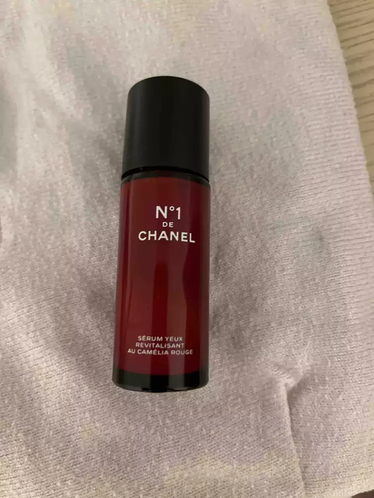 CHANEL - Sérum yeux revitalisant au camélia rouge