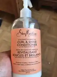 SHEA MOISTURE - Noix de coco et hibiscus - Revitalisant boucle et brillance