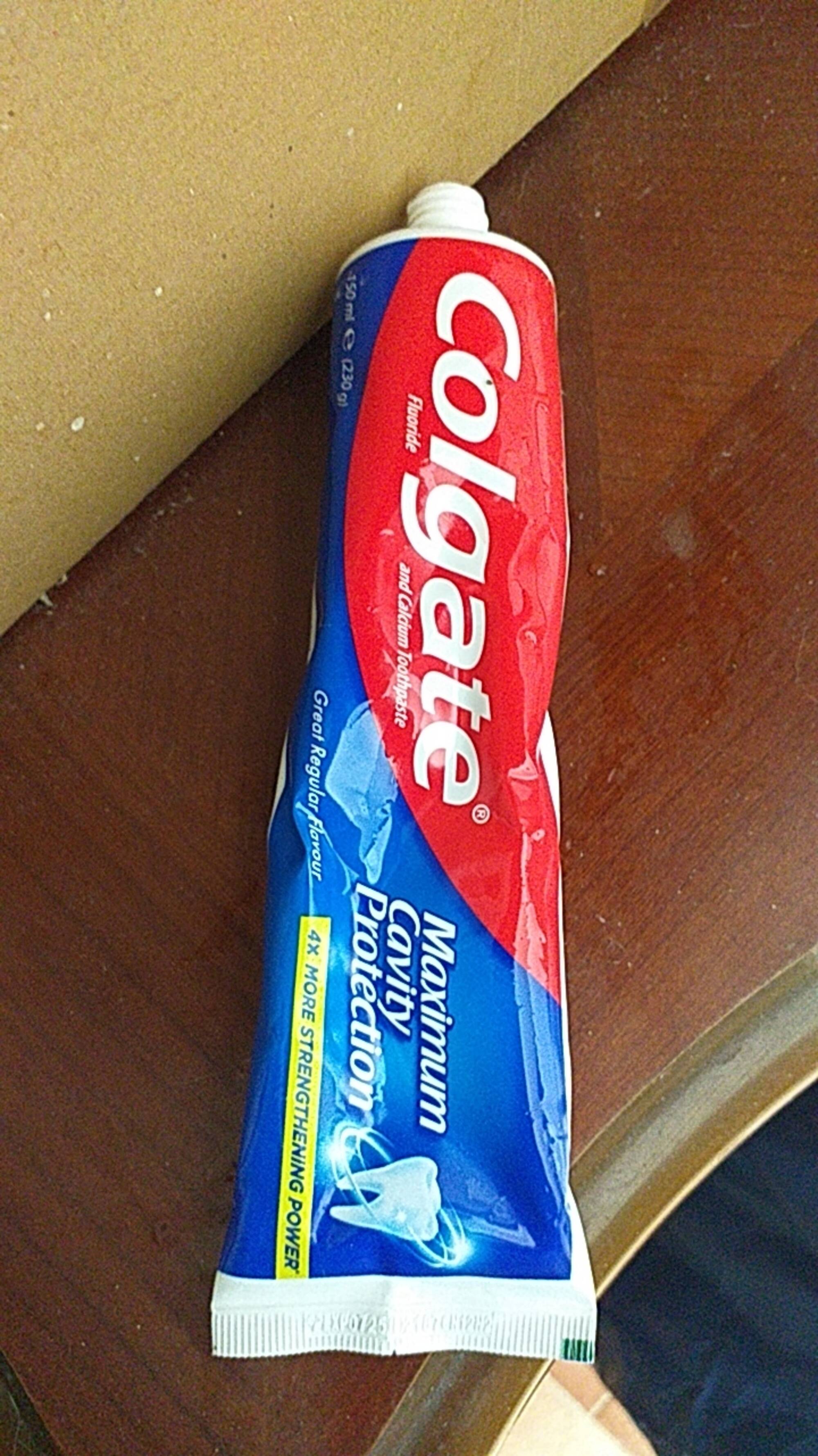 COLGATE - Fluoride and calcium toothpaste