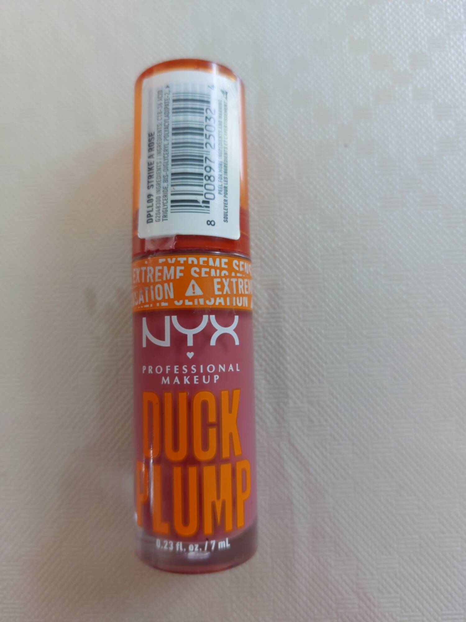 NYX - Duck plump - Strike a rose 