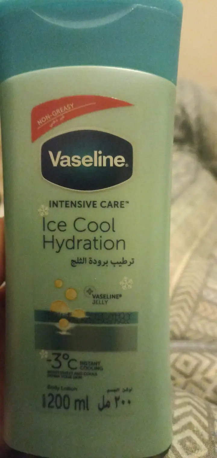 VASELINE INTENSIVE CARE - Ice cool hydration - Body lotion