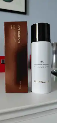 HOURGLASS - Veil - Spray fixant effet floutant