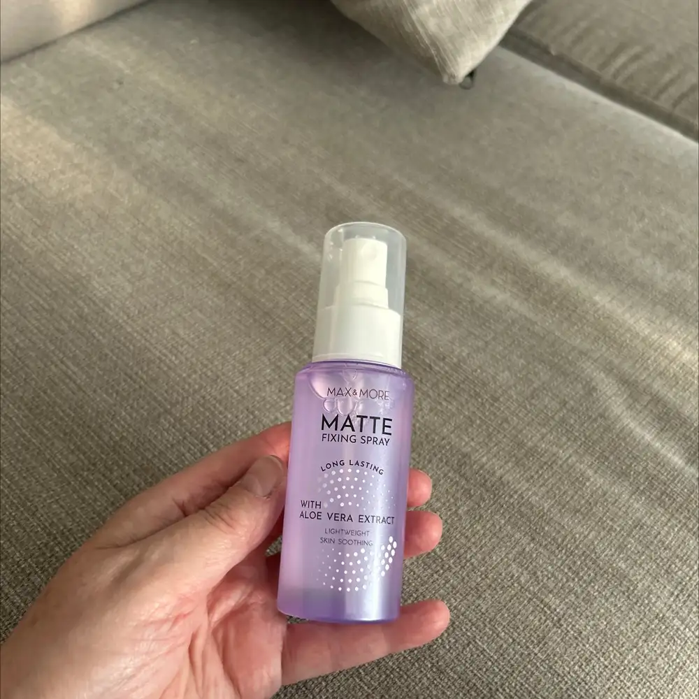 MAX & MORE - Matte fixing spray long lasting with aloe vera extract