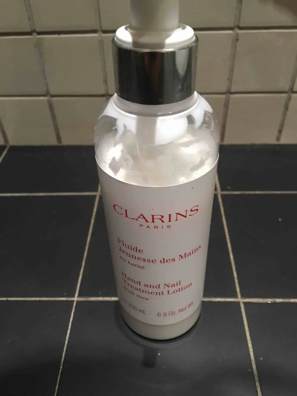 CLARINS - Fluide jeunesse des mains au karité