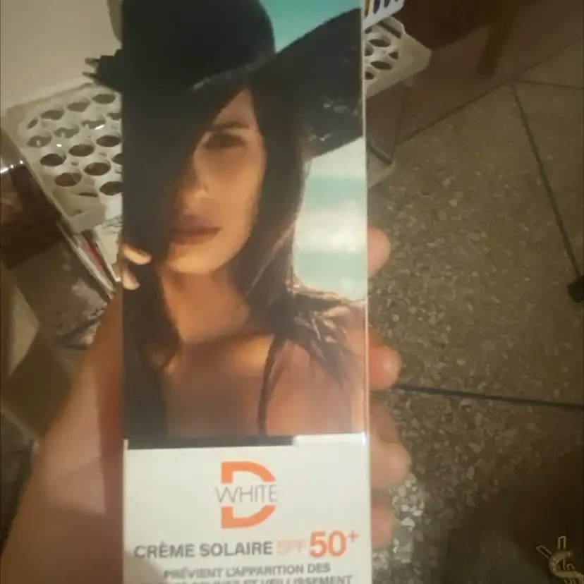 D WHITE - Crème solaire SPF 50+