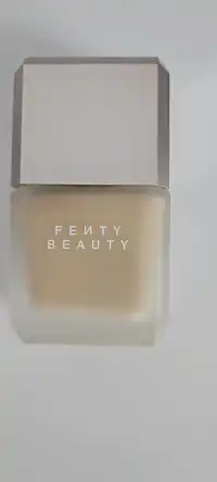 FENTY BEAUTY - Fondotinta a lunga durata