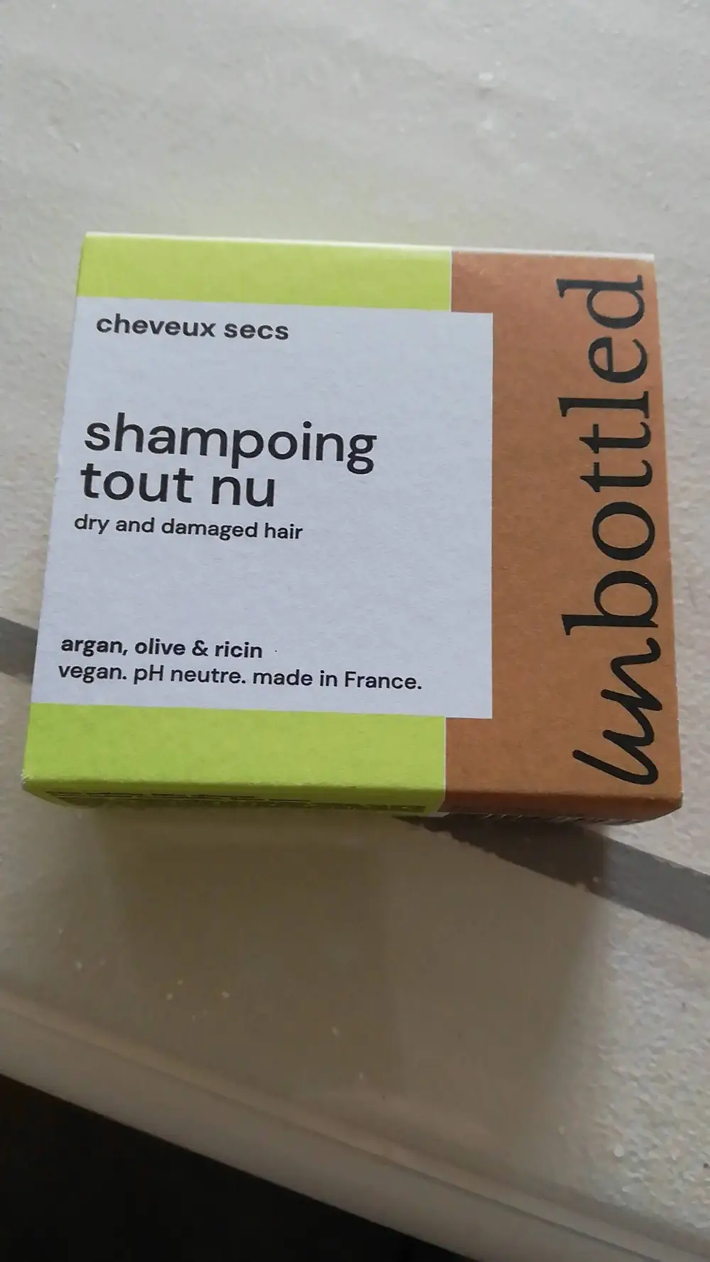 UN BOTTLED - Shampooing tout nu cheveux secs