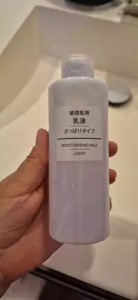 MUJI - Moisturising milk light