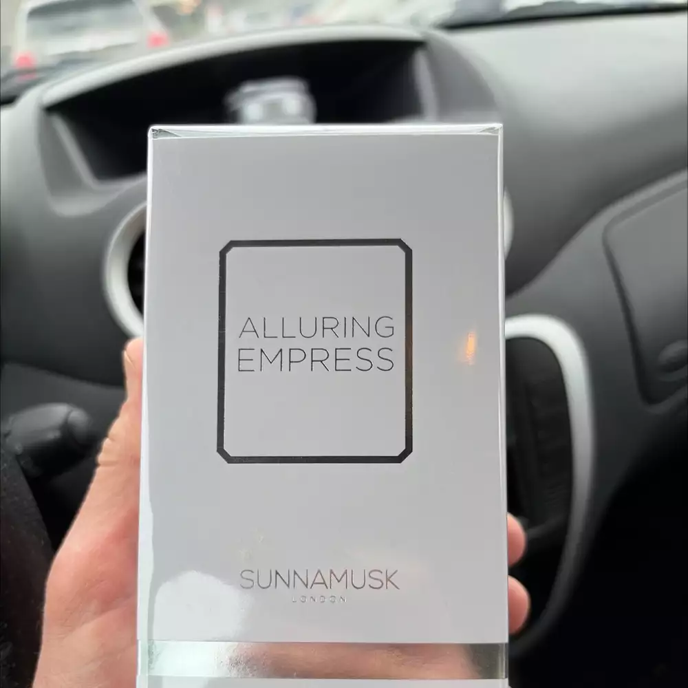 SUNNAMUSK - Alluring empress