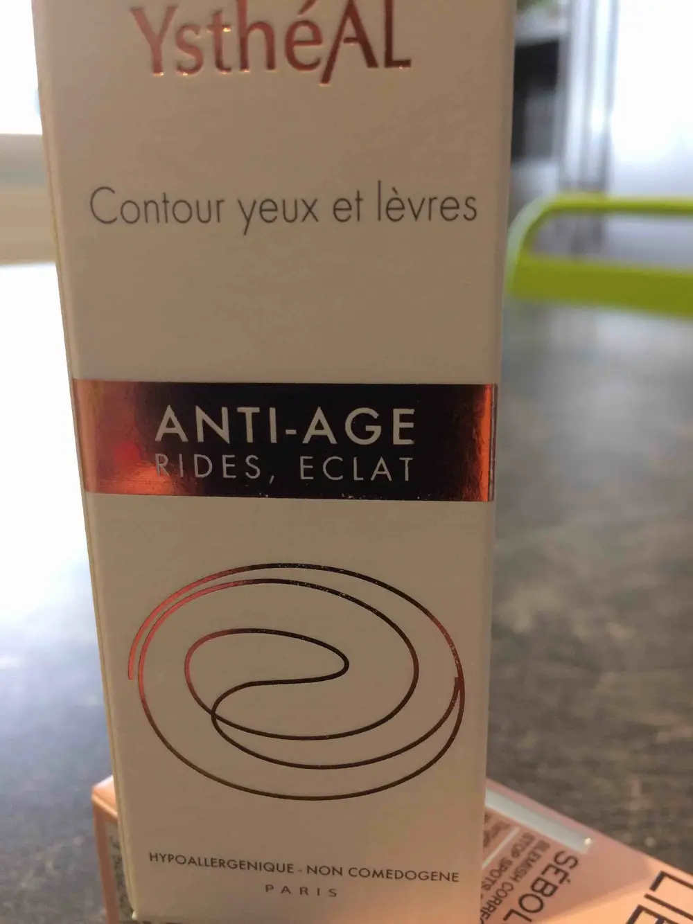 AVÈNE - Yesthéal - Contour yeux et lèvres