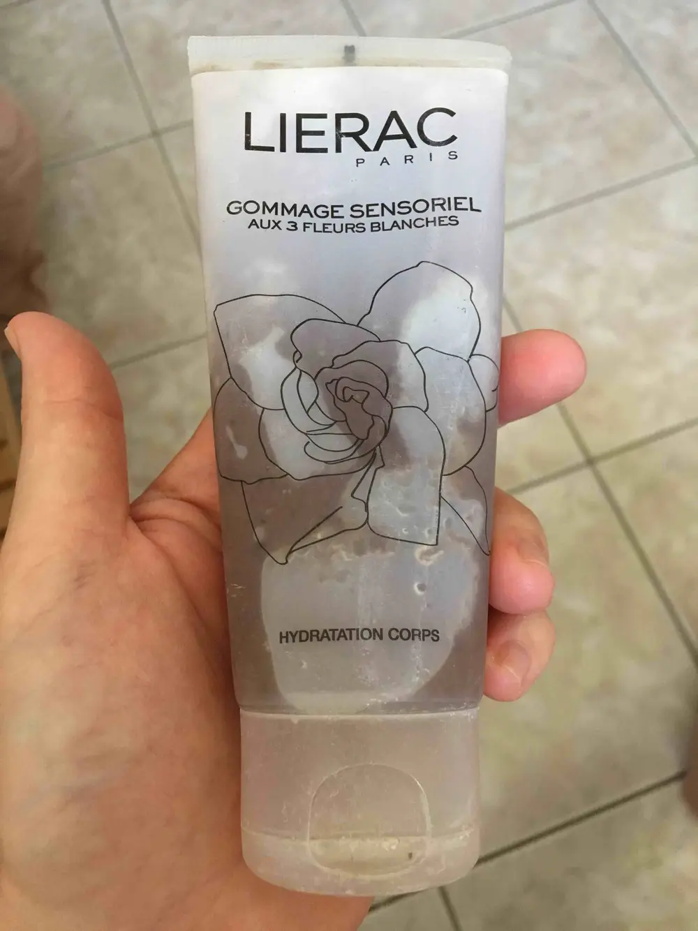 LIÉRAC - Gommage sensoriel aux 3 fleurs blanches