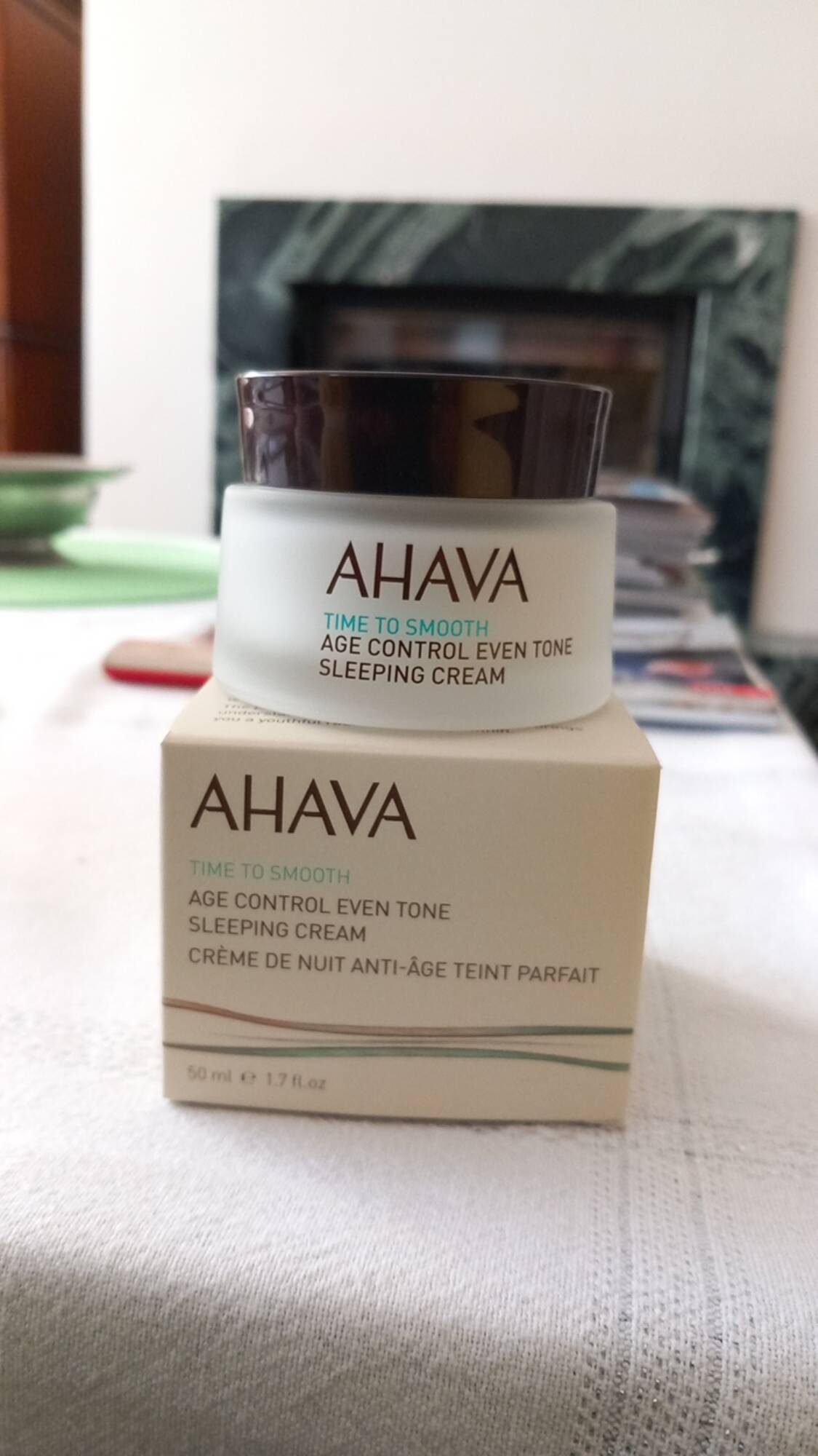 AHAVA - Crème de nuit anti-âge teint parfait. 