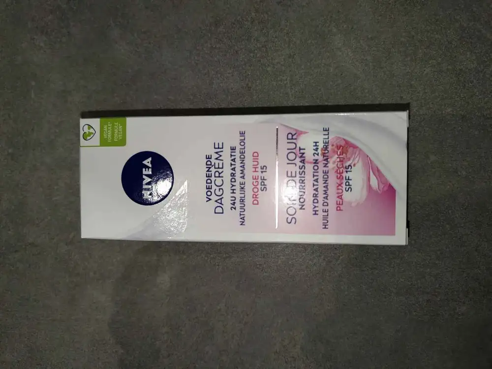 NIVEA - Soin de jour nourrissant peaux sèches SPF 15