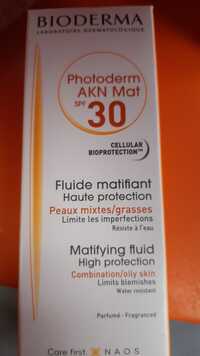 BIODERMA - Photoderm AKN Mat - Fluide matifiant haute protection SPF 30