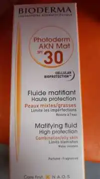 BIODERMA - Photoderm AKN Mat - Fluide matifiant haute protection SPF 30