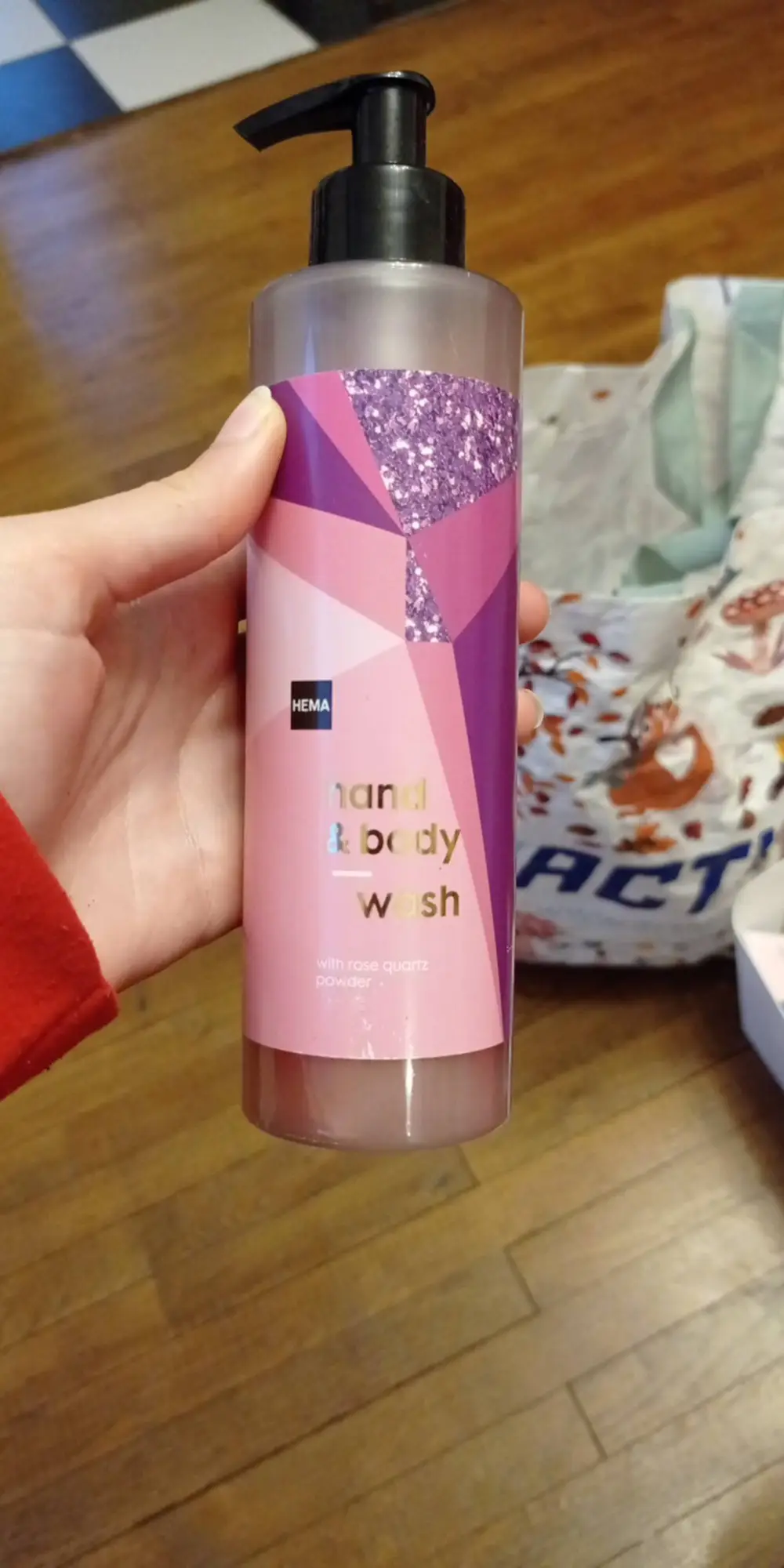 HEMA - Hand & body wash with rose quartz powder