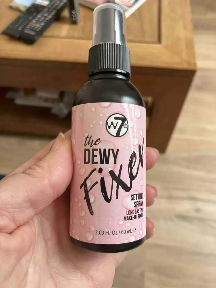 W7 - The dewy fixer - Setting spray