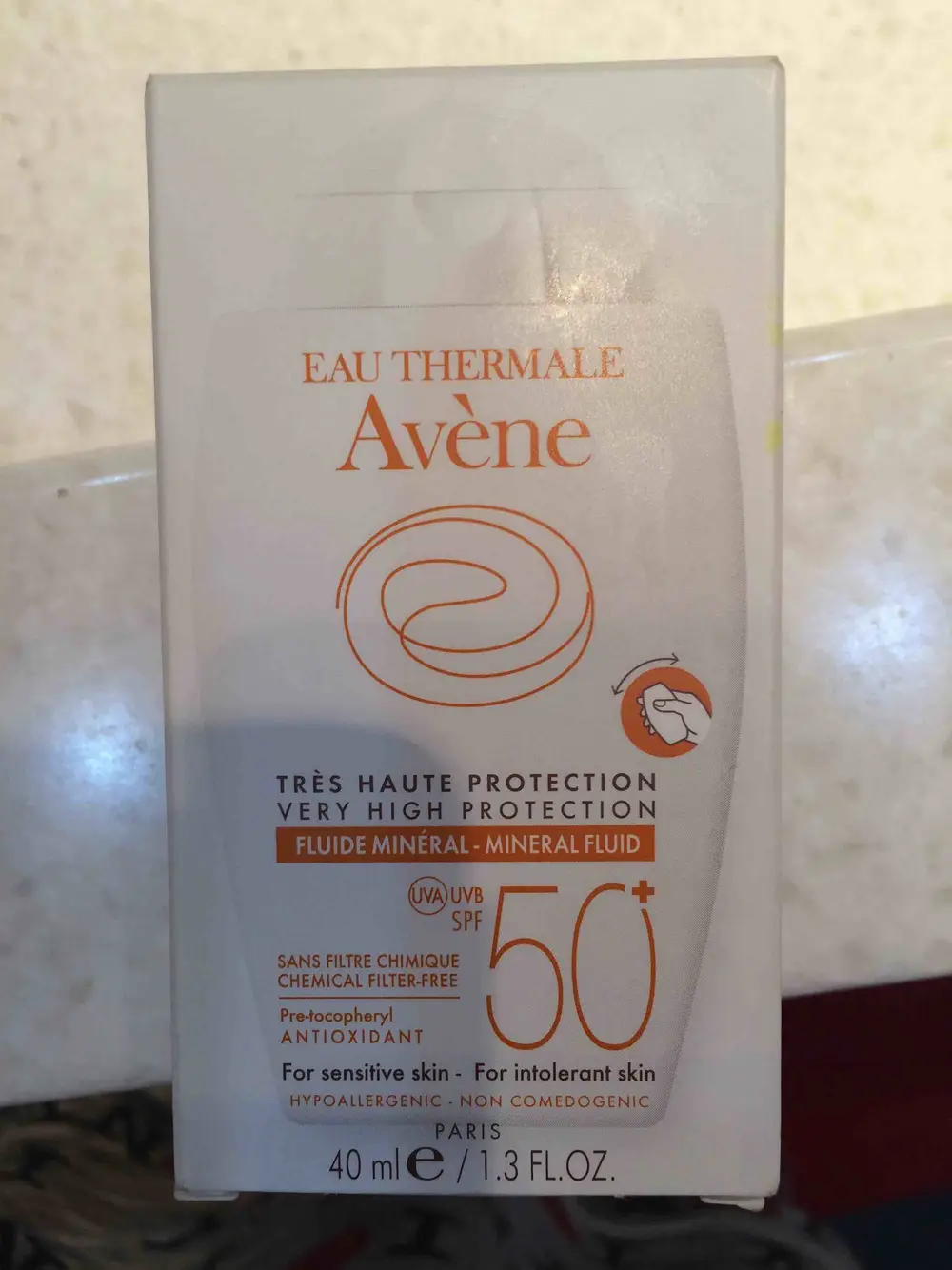 EAU THERMALE AVÈNE - Fluide minéral SPF 50+ très haute protection