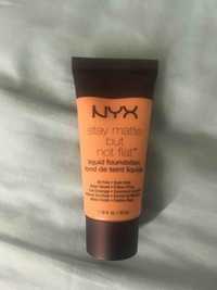 NYX - Stay matte but not flat -  Fond de teint liquide SMF 06 beige moyen