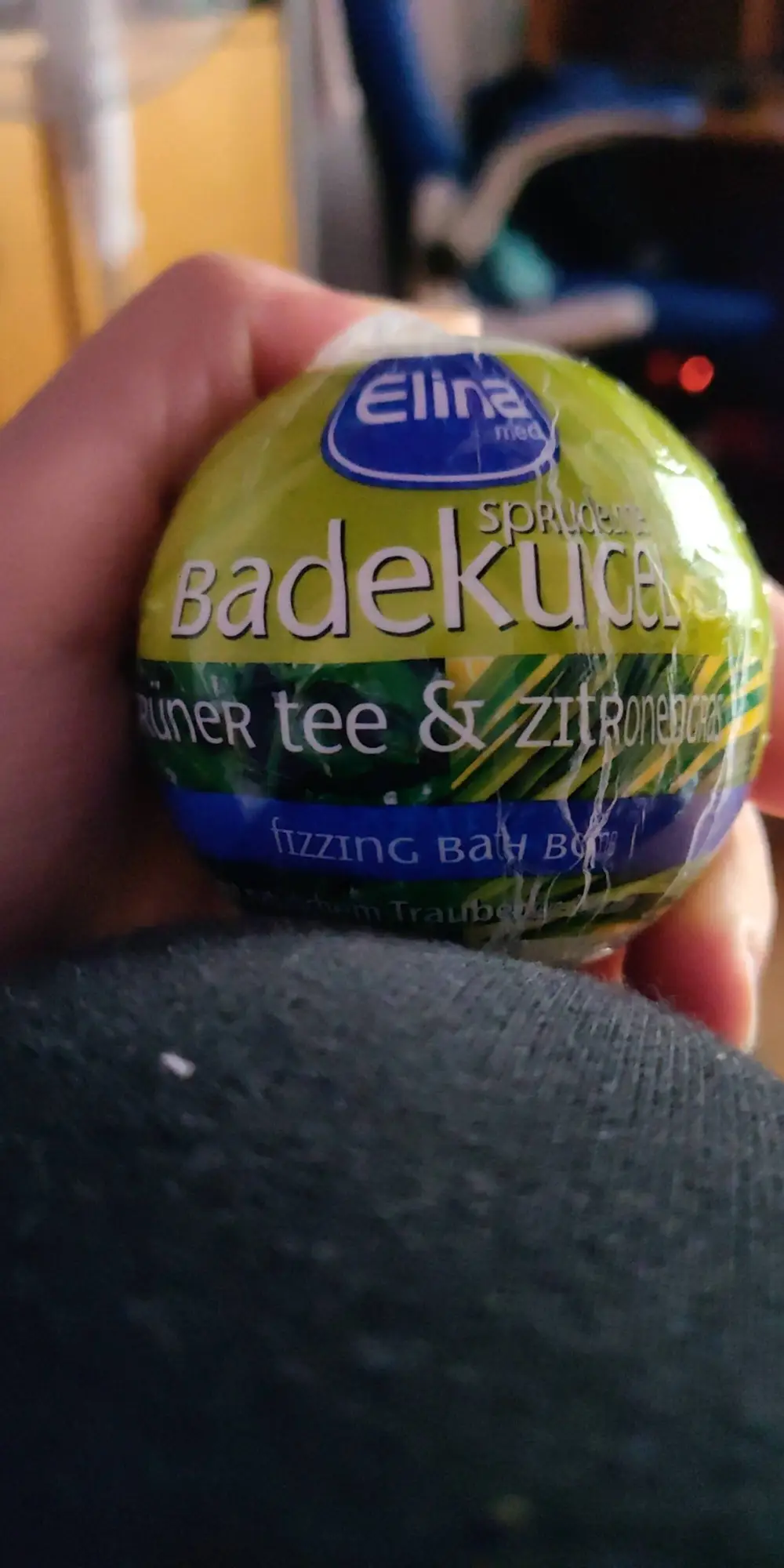 ELINA - Fizzing bath bomb
