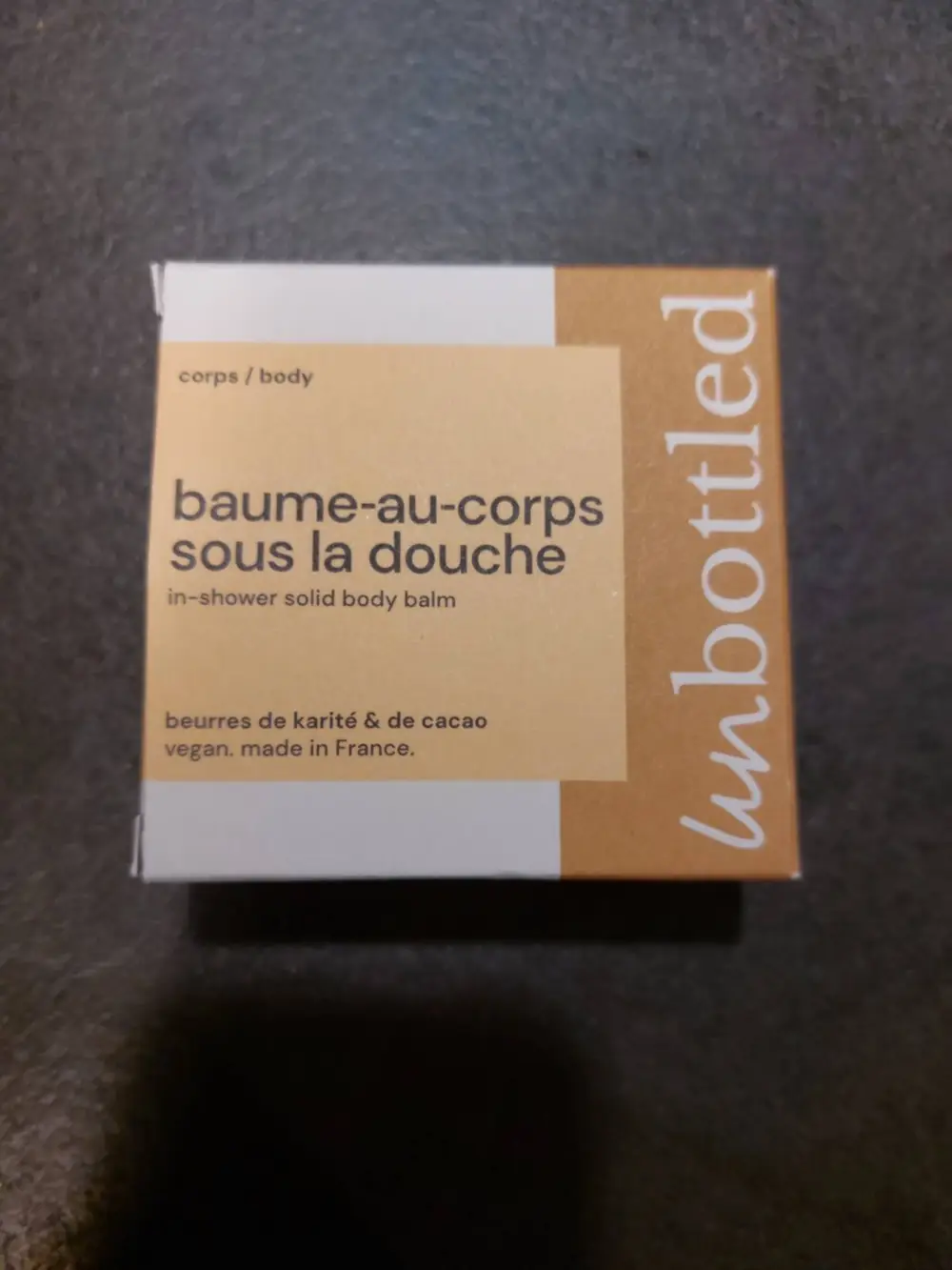 UN BOTTLED - Baume-au-corps sous la douche