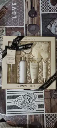 IDC INSTITUTE - Scented bath gold madarin & grapefruit