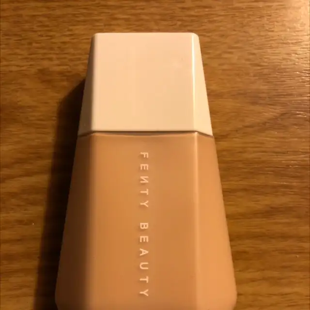 FENTY BEAUTY - Eaze drop blurring skin tint 