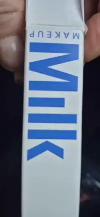 MILK MAKEUP - Anti-cernes hydratant longue tenue