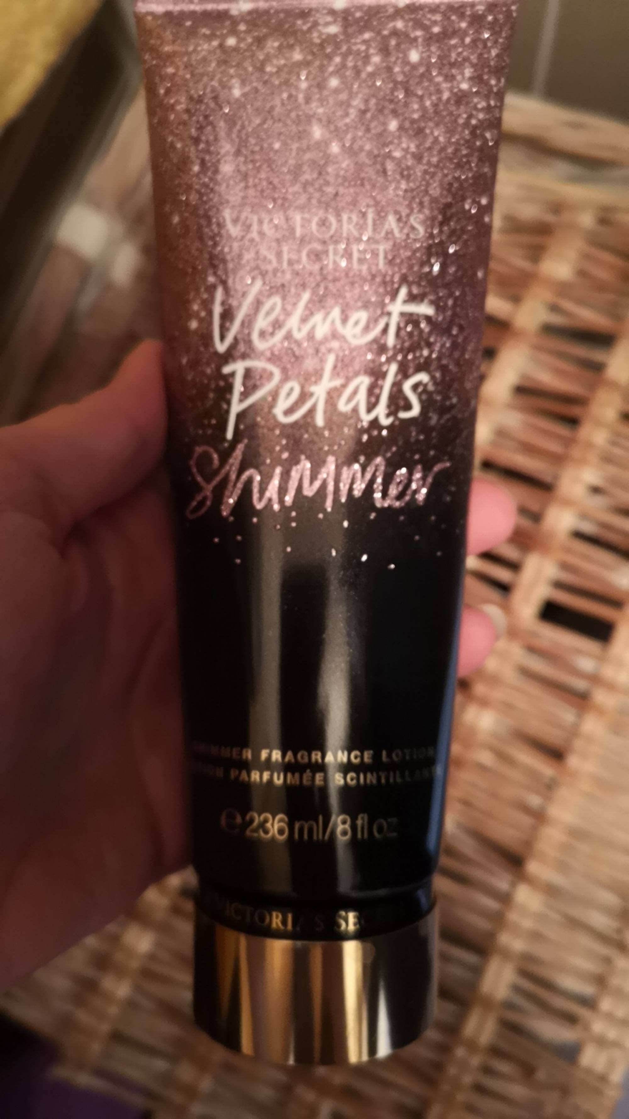 VICTORIA'S SECRET - Velvet Petals Shimmer - Lotion parfumée scintillante