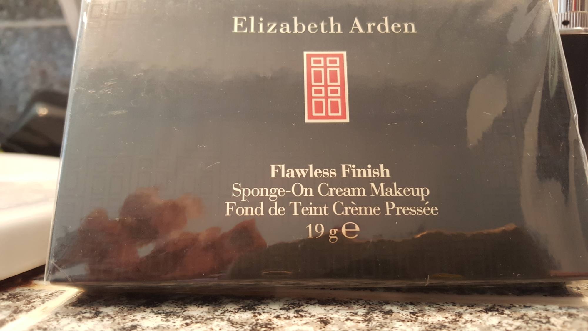 ELIZABETH ARDEN - Flawless finish - Fond de teint crème pressée 