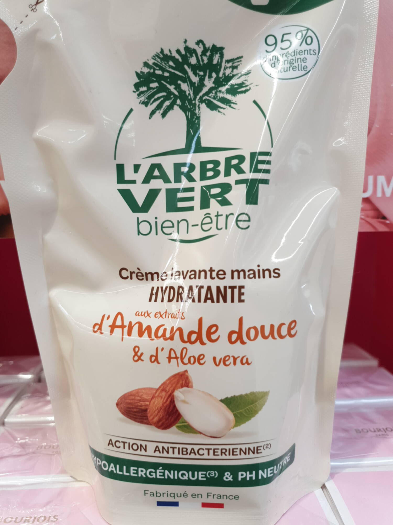 L'ARBRE VERT Recharge crème lavante pour les mains hydratante amande douce  300ml pas cher 