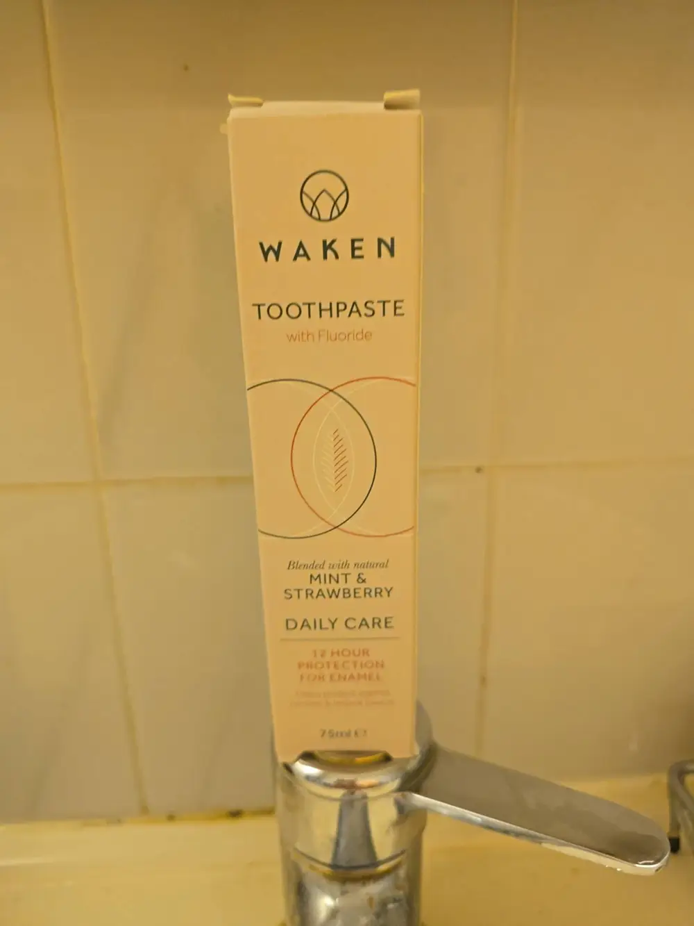 WAKEN - Mint & strawberry - Toothpaste with fluoride