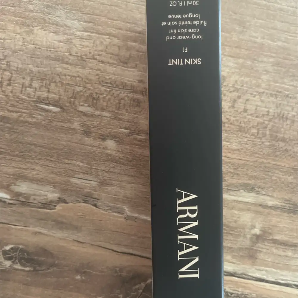 ARMANI - Skin tint F1 - Fluide teinté soin et longue tenue