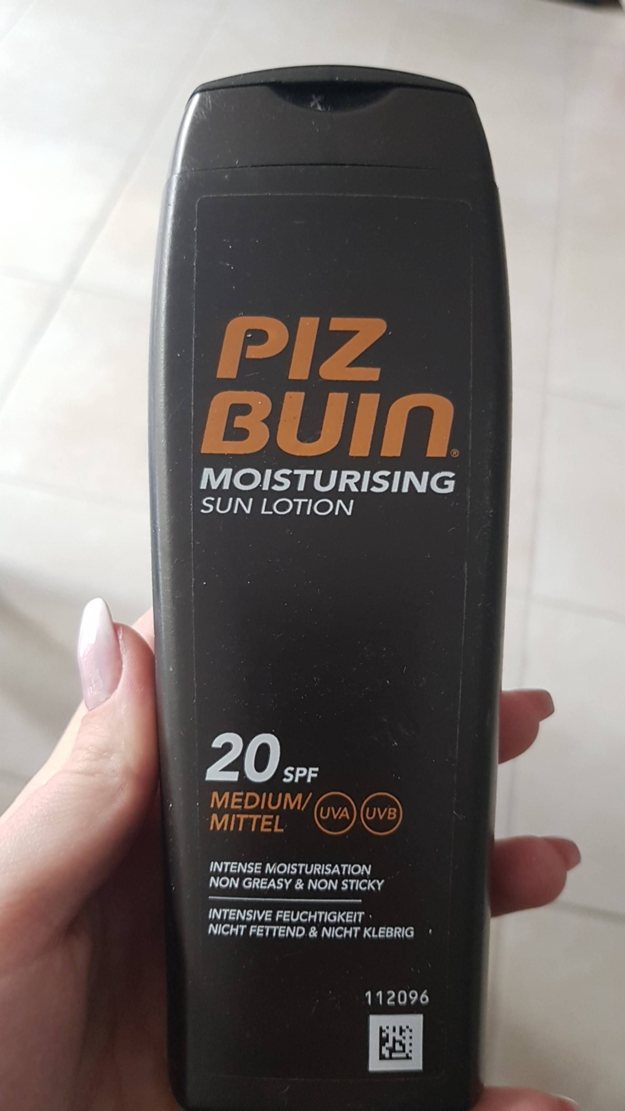 PIZ BUIN - Mosturising sun lotion 20 SPF medium
