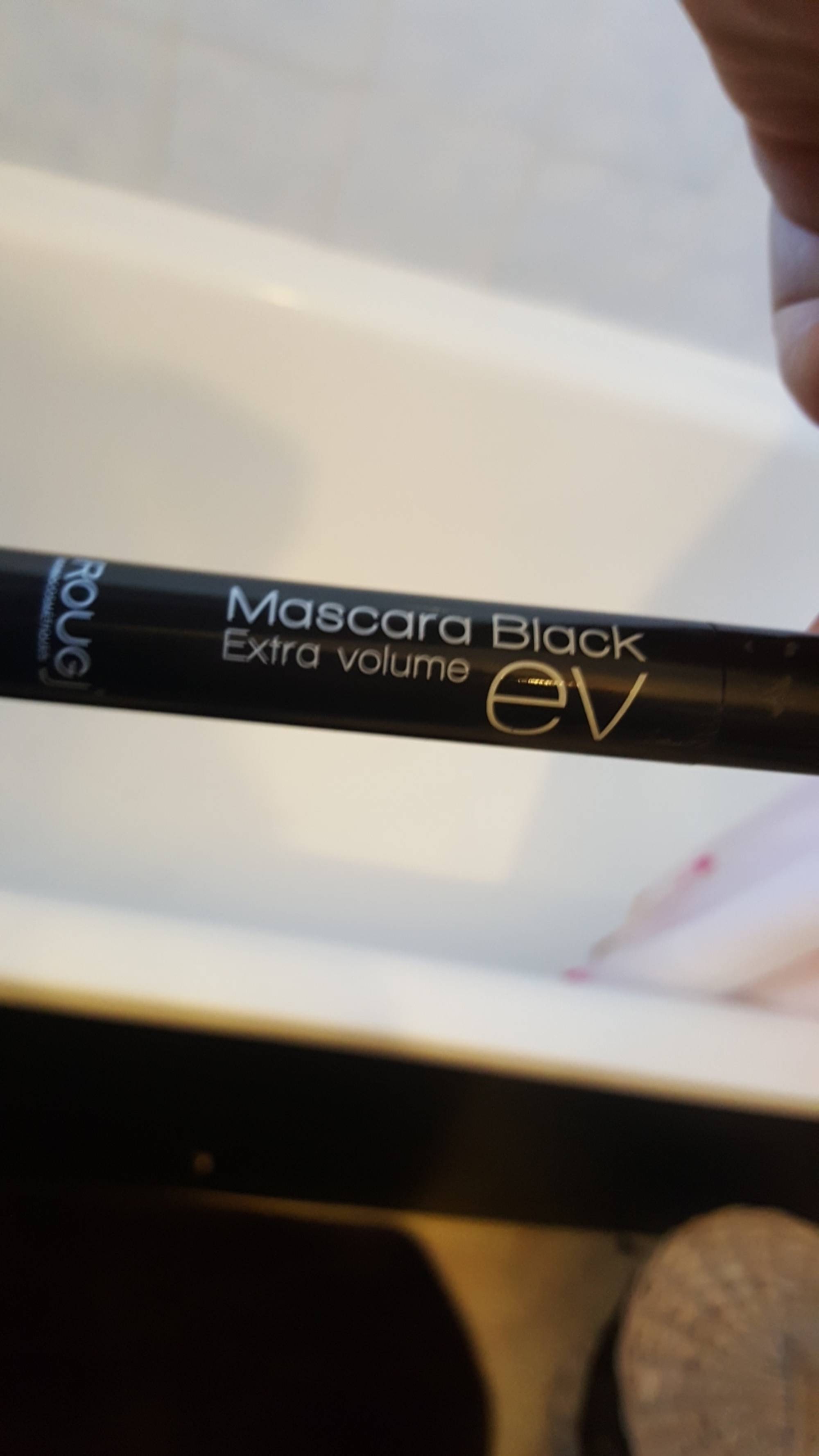 ROUGJ - Mascara black - Extra volume EV