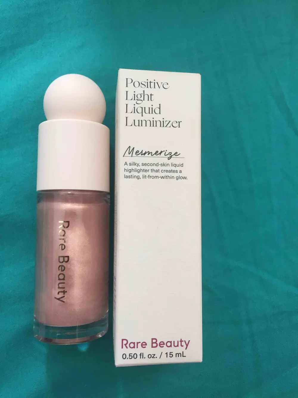 RARE BEAUTY - Positive light liquid luminizer 