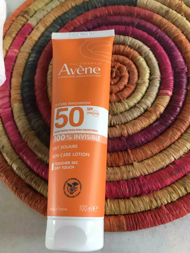 EAU THERMALE AVÈNE - Texture innovation 100% Invisible - Lait solaire SPF50