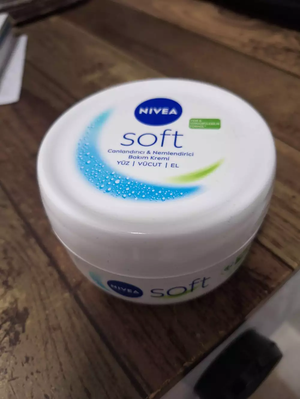 NIVEA - Soft - Canlandirici & nemlendiric bakim kremi