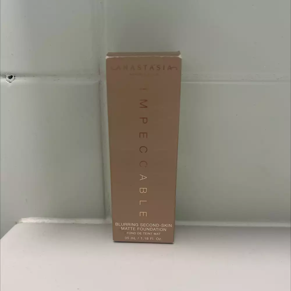 ANASTASIA BEVERLY HILLS - Impecable - Fond de teint mat