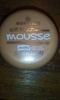 ESSENCE - Soft touch mousse - Make-up 02 matt beige 