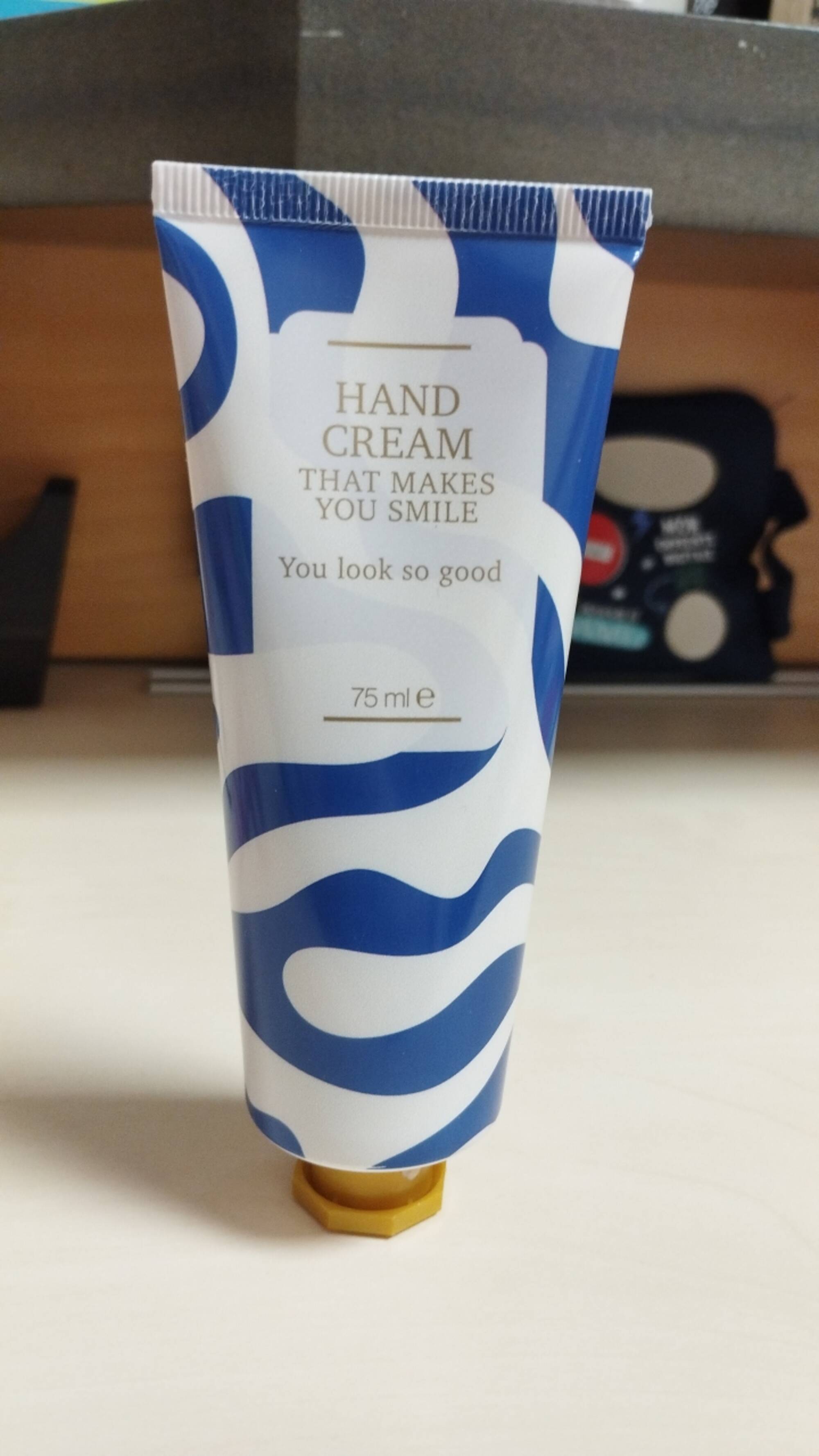 MAXBRANDS - Hand cream that makes you smile