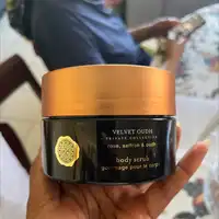 RITUALS - Velvet oudh - Gommage pour le corps