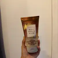 BATH & BODY WORKS - Warm Vanilla sugar - Creamy body scrub
