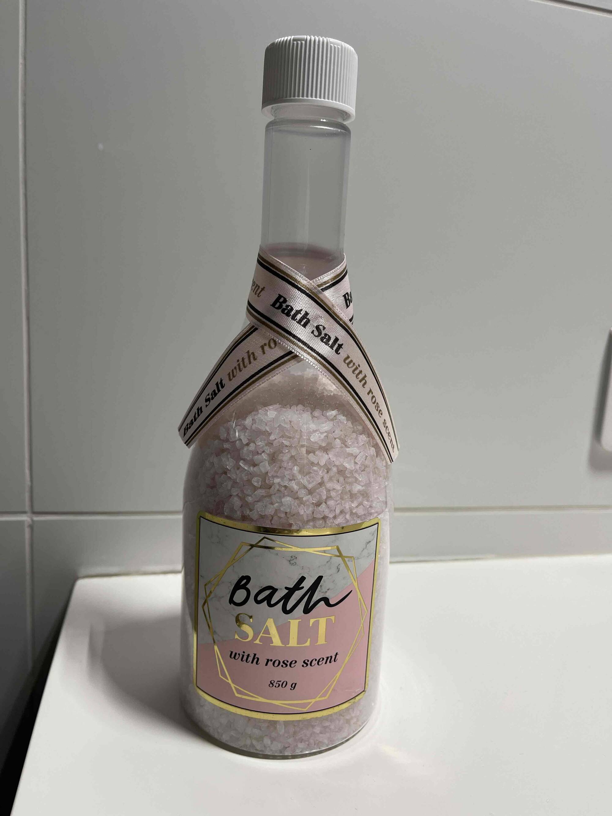 DAYES EUROPE B.V - Bath salt with rose scent