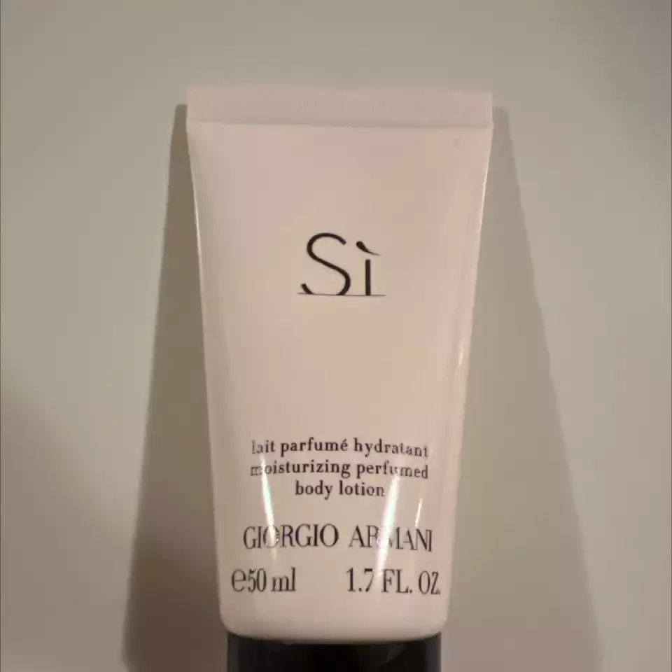 GIORGIO ARMANI - Lait parfumé hydratant 