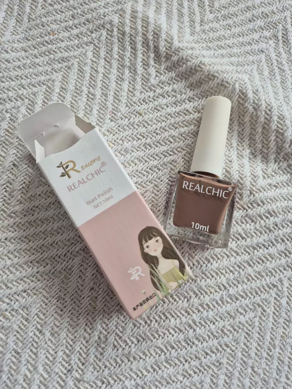 REALCHIC - Nail polish