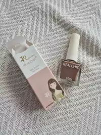 REALCHIC - Nail polish