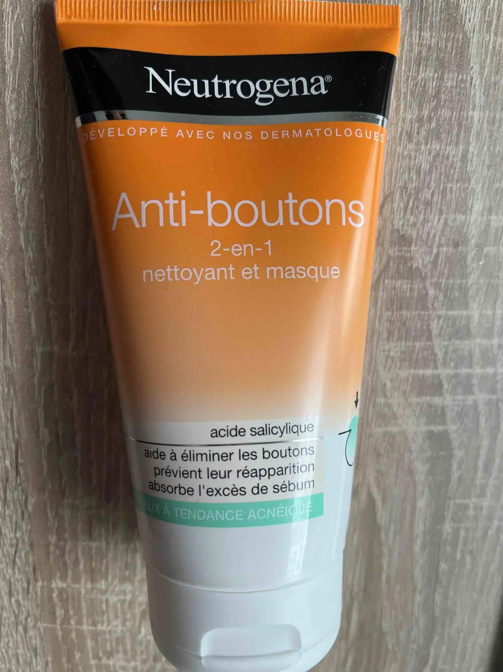 NEUTROGENA - Visibly clear Spot Proof nettoyant et masque 2 en 1 