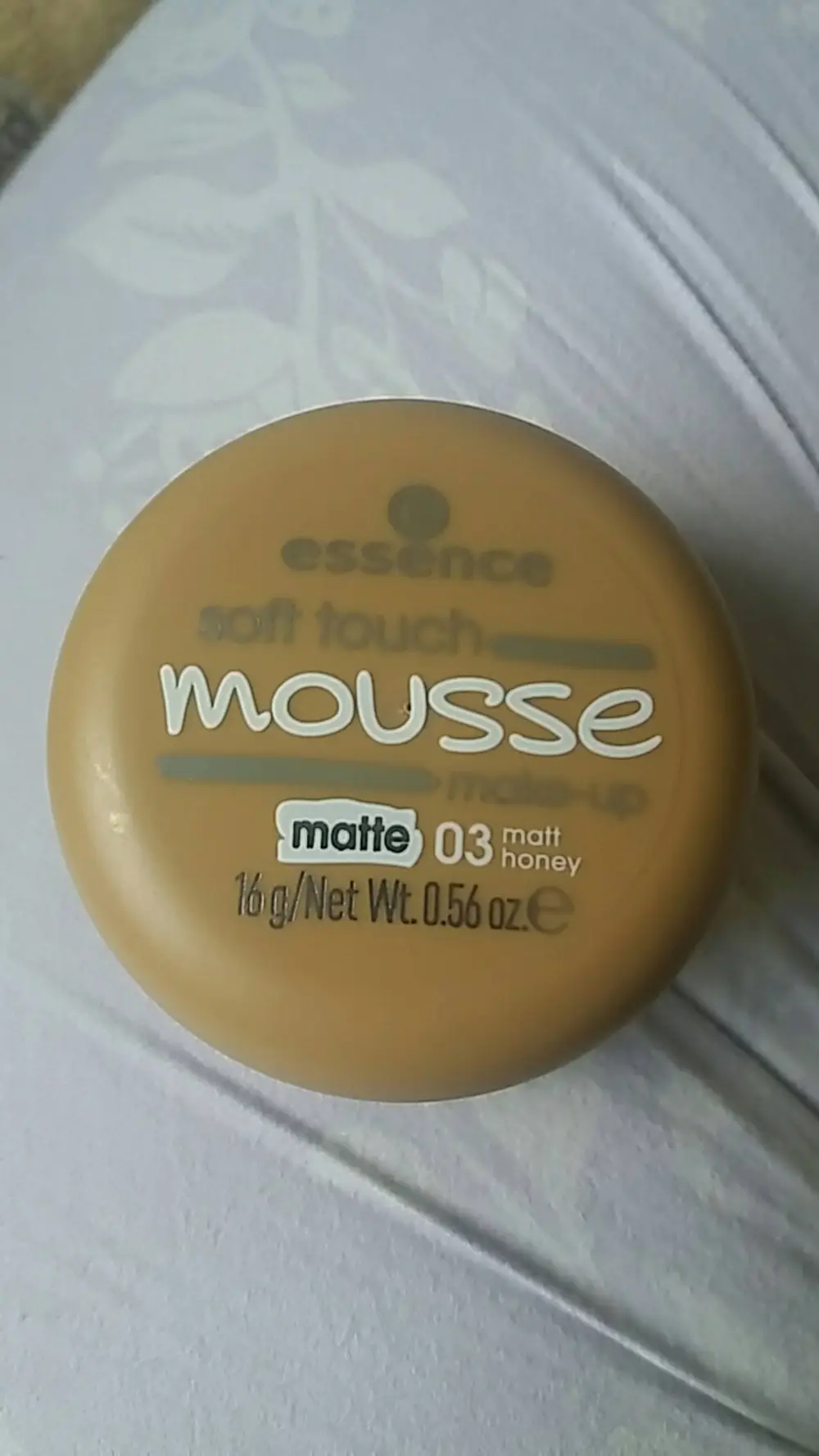 ESSENCE - Soft touch mousse matte 03