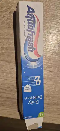 AQUAFRESH - Dentifrice daily defence with fluoride